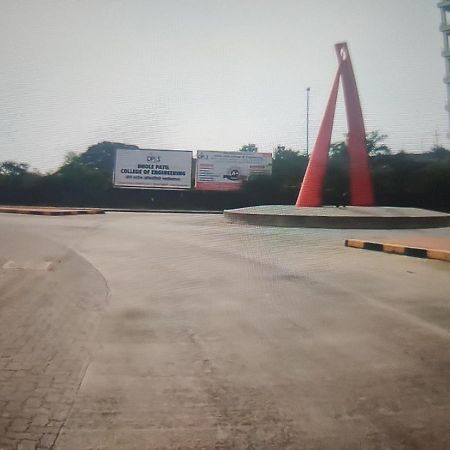 Pune Airport Eon Barclays Kharadi Luxe15 Suites Work Desks 外观 照片